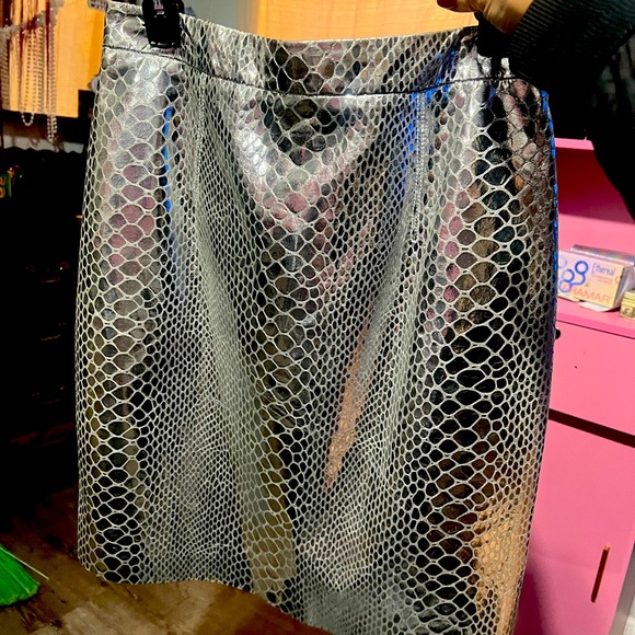 Milly of New York Dresses & Skirts - Milly Metallic snake, print silver skirt
